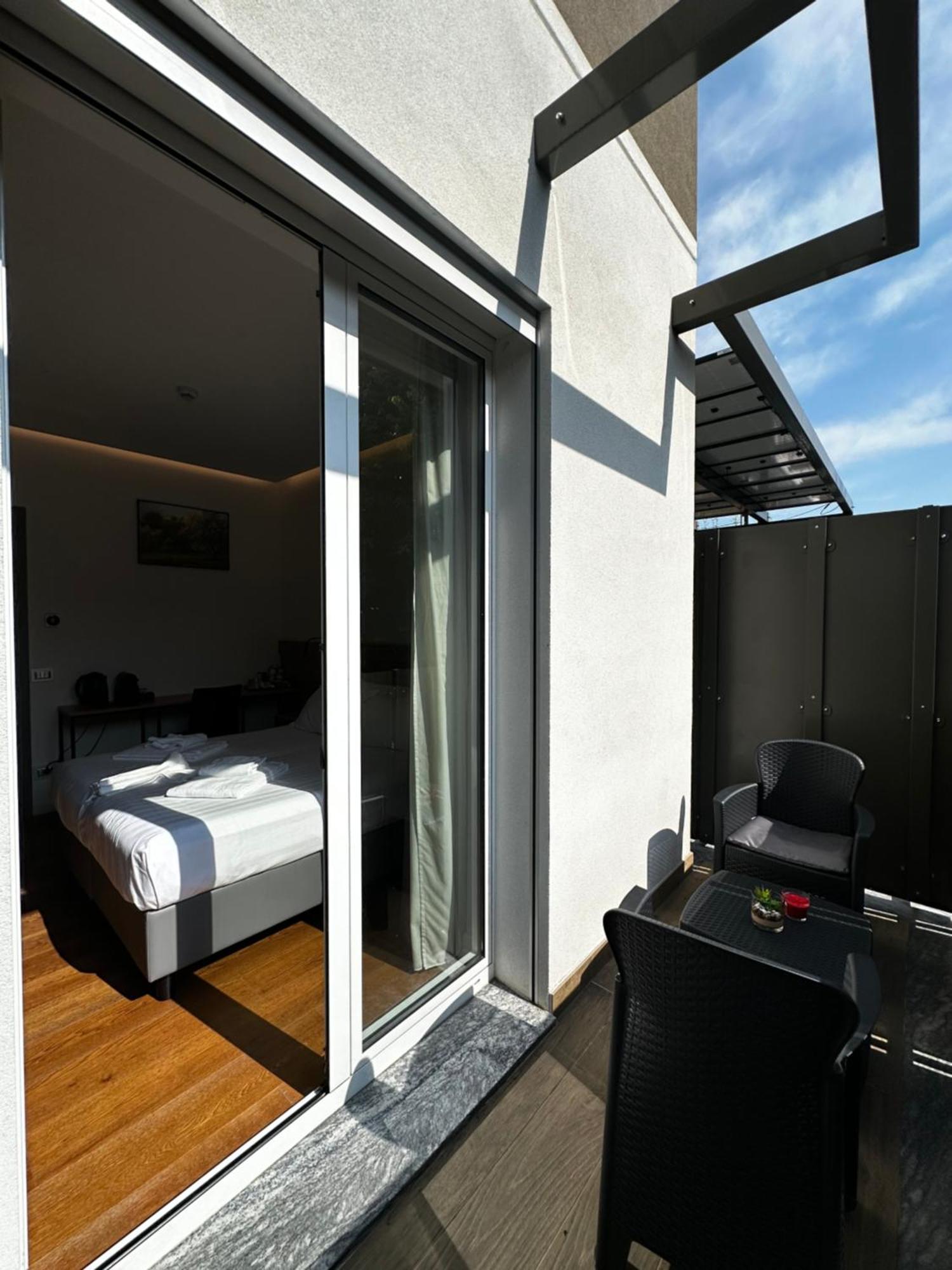Grandi 32 Boutique Residence Segrate Zimmer foto